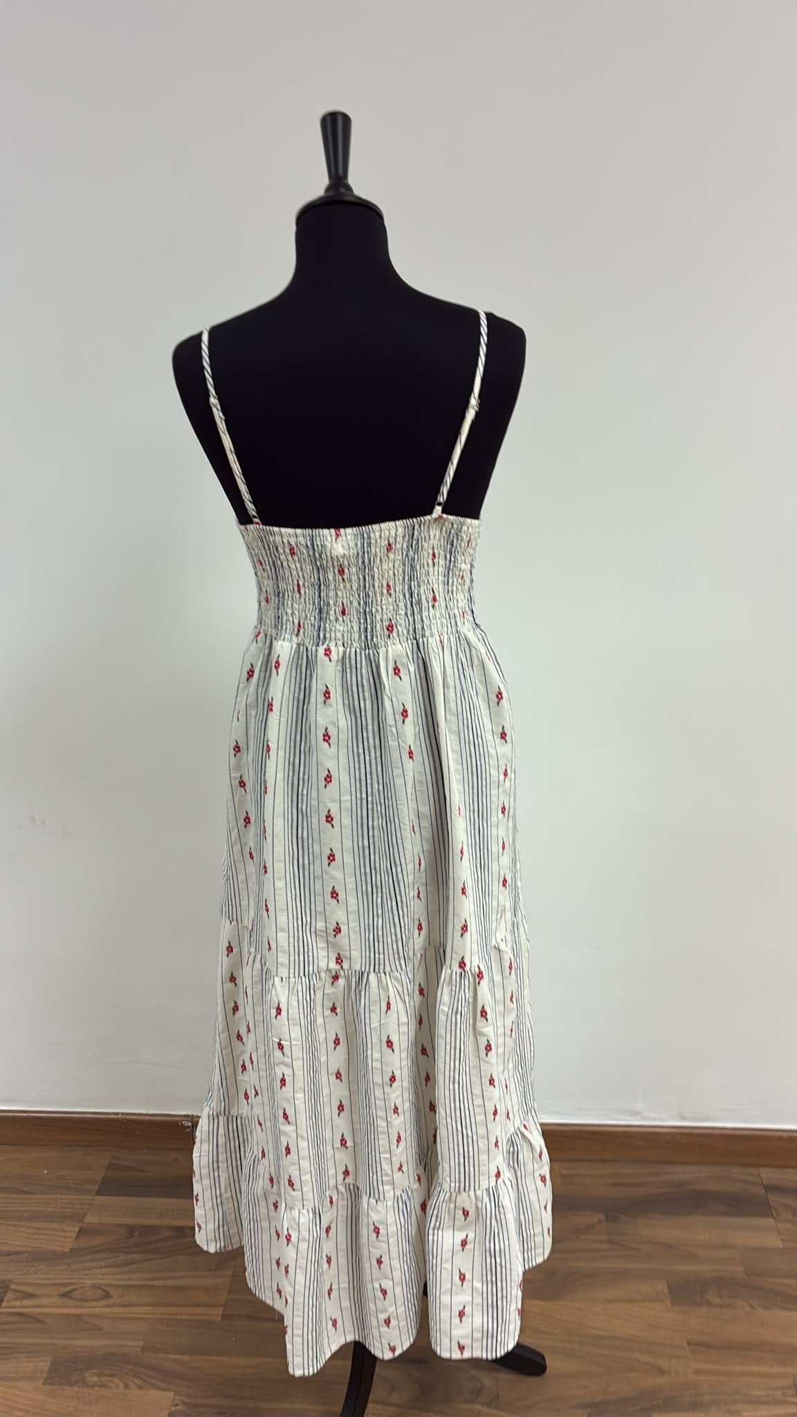 Vestido Midi Floral de Tirantes