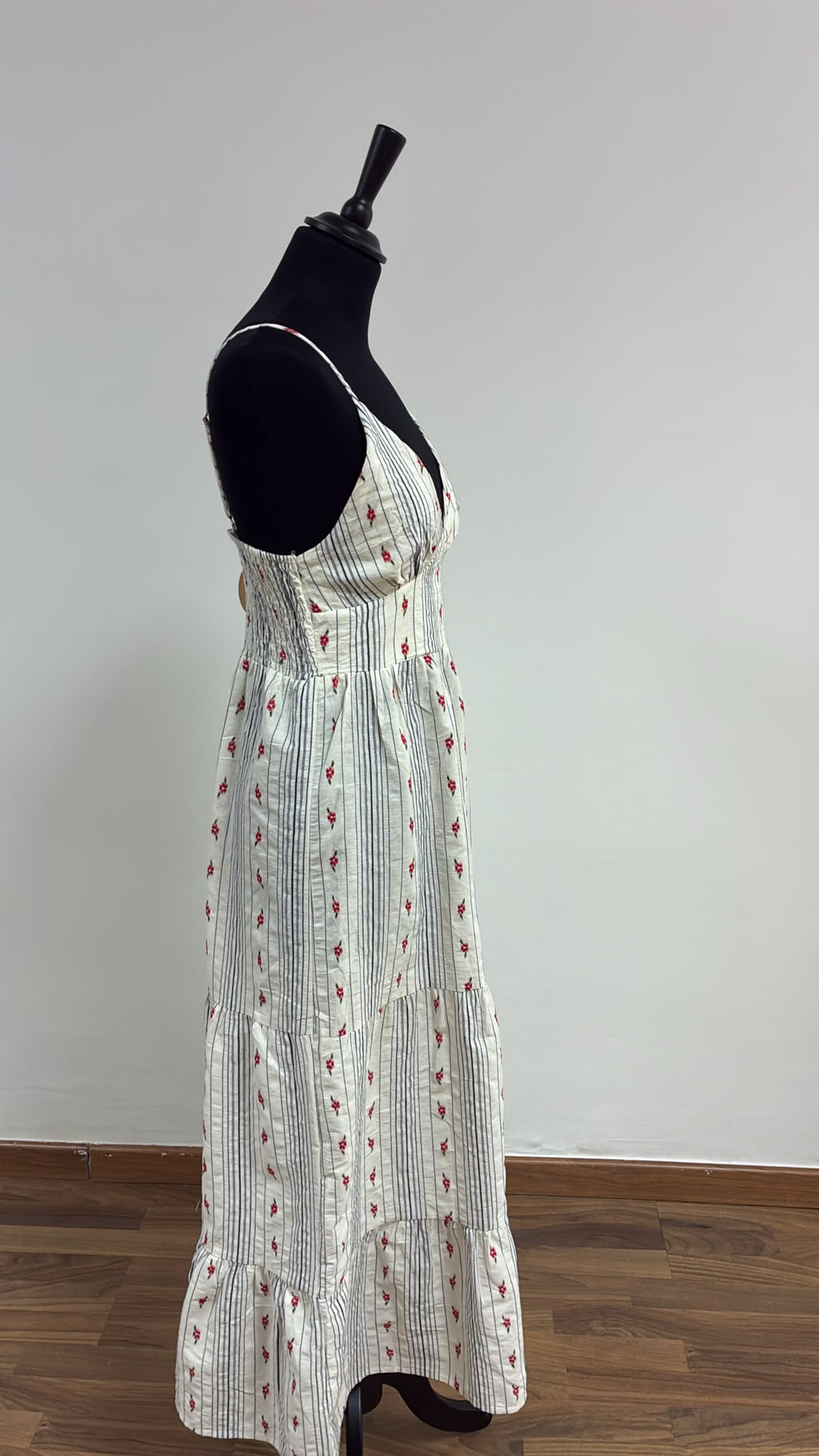 Vestido Midi Floral de Tirantes