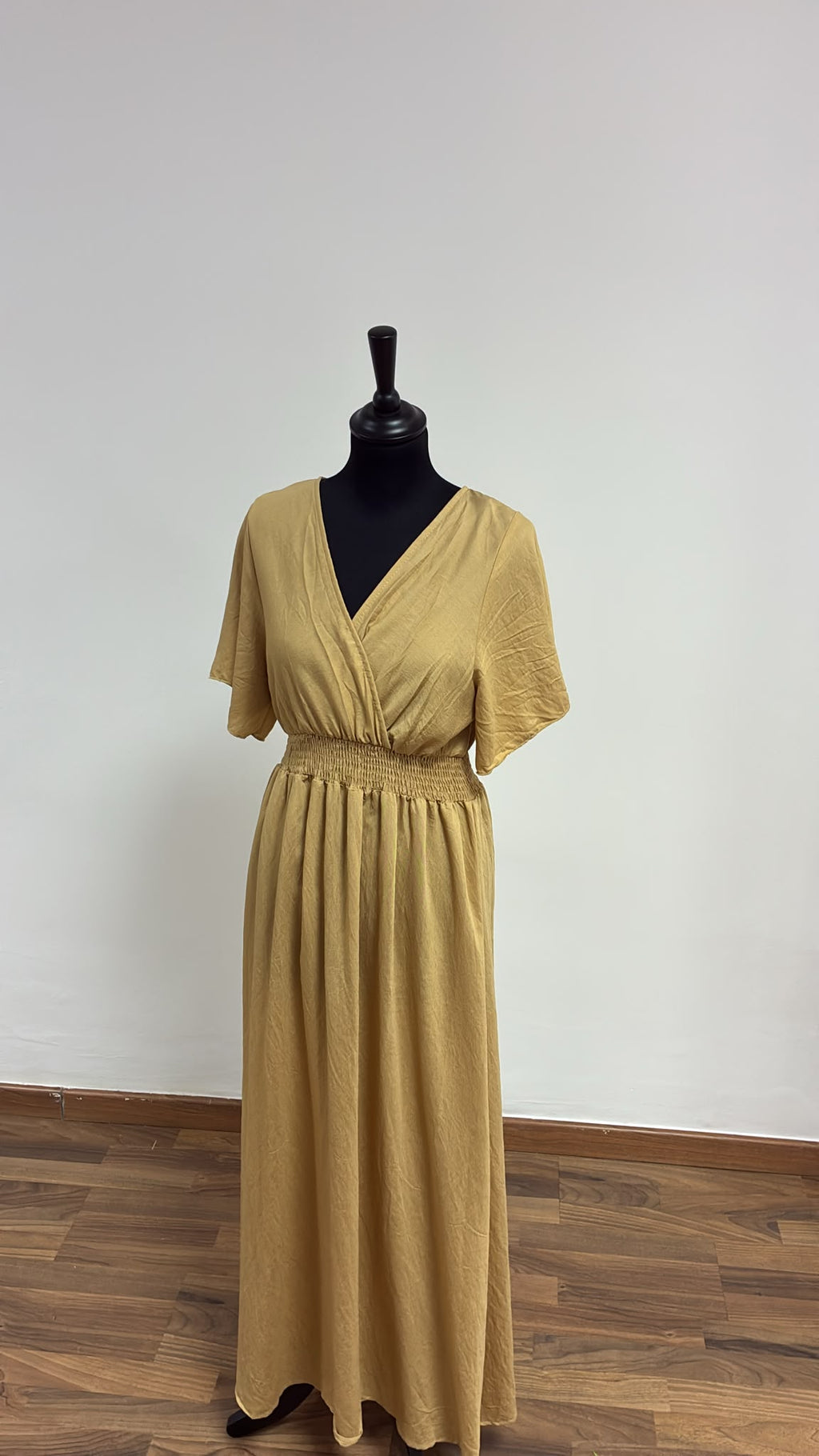 Vestido Maxi Dorado Espalda Descubierta