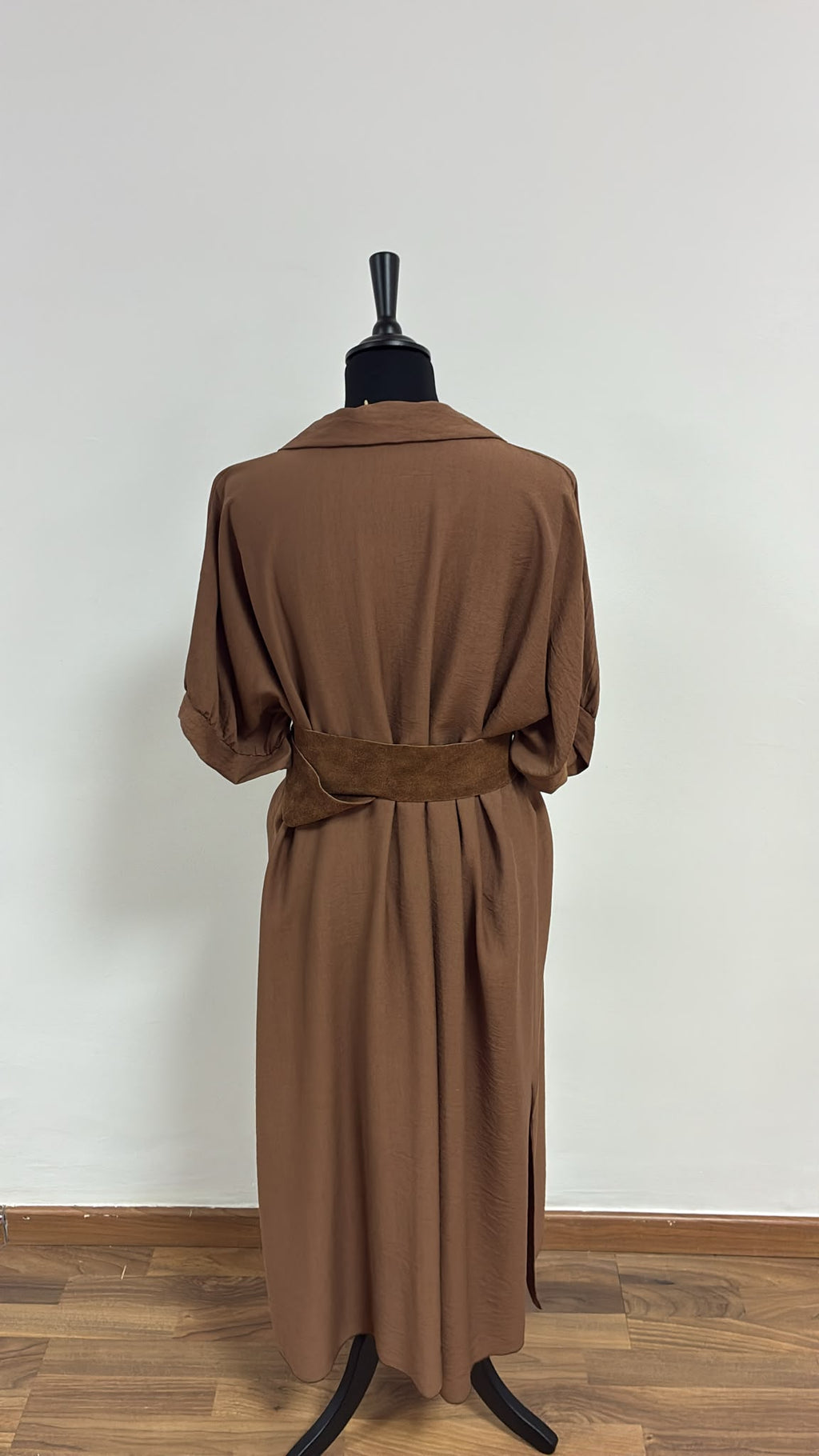 Vestido Midi Marrón con Cinturón de Ante